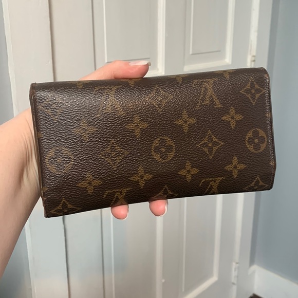 2011 authentic Louis Vuitton international wallet - poor edges and corners - Picture 3 of 16